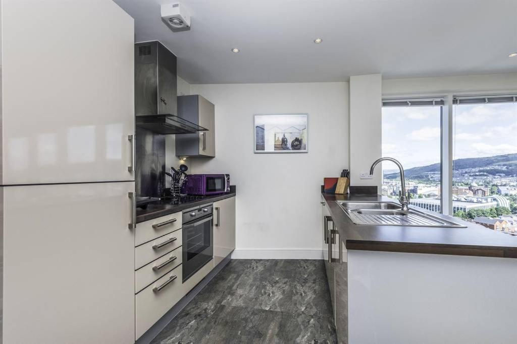 Beach On The Doorstep Meridian Tower Marina Swansea Apartment ภายนอก รูปภาพ